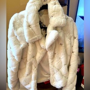 Guess - Faux for rhinestone coat 💕